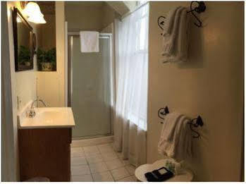 Rogues Harbor Inn Lansing المظهر الخارجي الصورة
