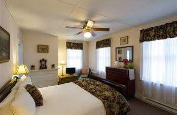 Rogues Harbor Inn Lansing المظهر الخارجي الصورة