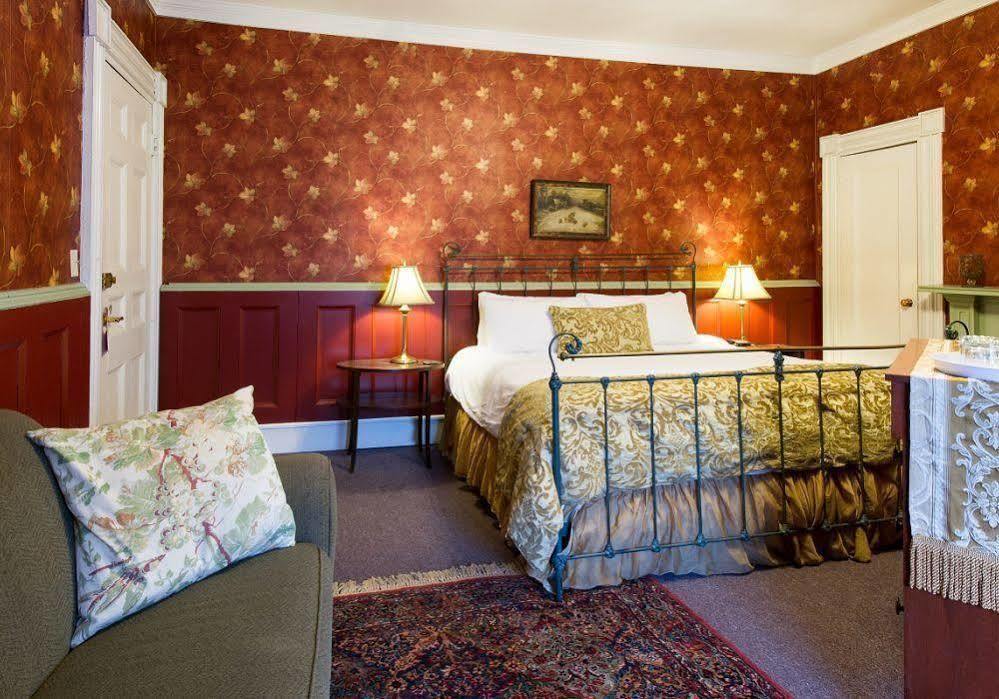 Rogues Harbor Inn Lansing المظهر الخارجي الصورة