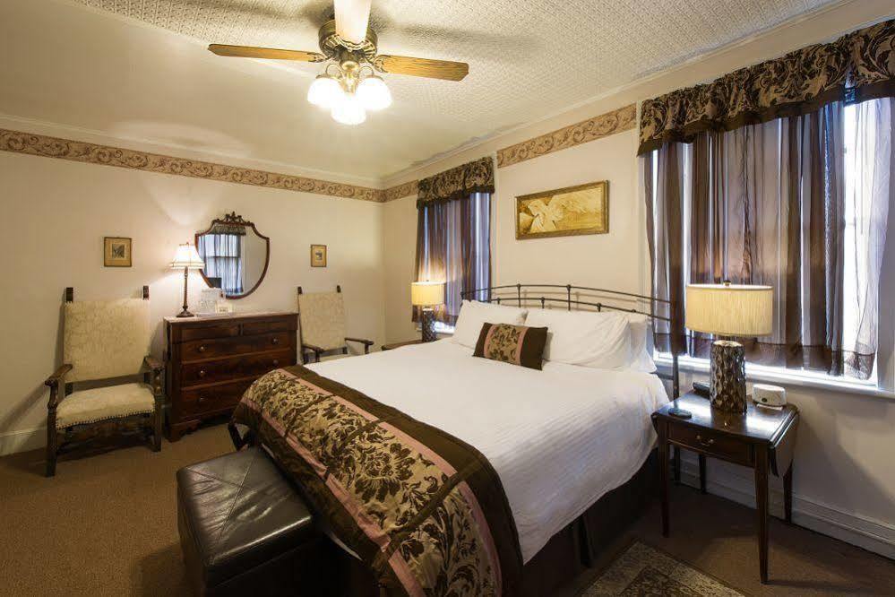 Rogues Harbor Inn Lansing المظهر الخارجي الصورة