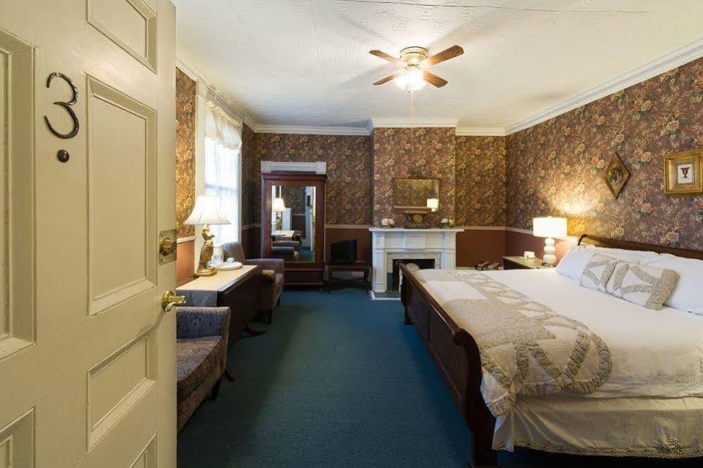 Rogues Harbor Inn Lansing المظهر الخارجي الصورة