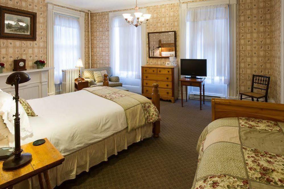 Rogues Harbor Inn Lansing المظهر الخارجي الصورة